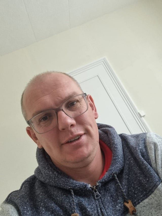 Profil von Carles